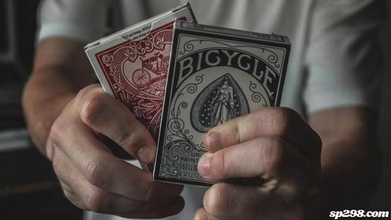 自己可以玩的撲克牌遊戲